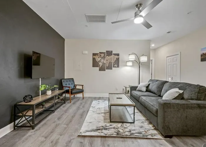Modern King Bed With Free Parking Apartment Pittsburgh